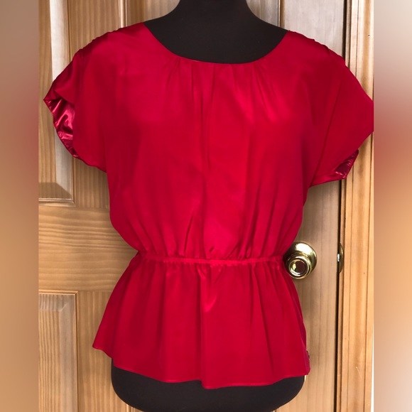 NWT LEONA sM Gorgeous red silk top Peplum w/cap sleeves, lined, cute bow back - Picture 1 of 5